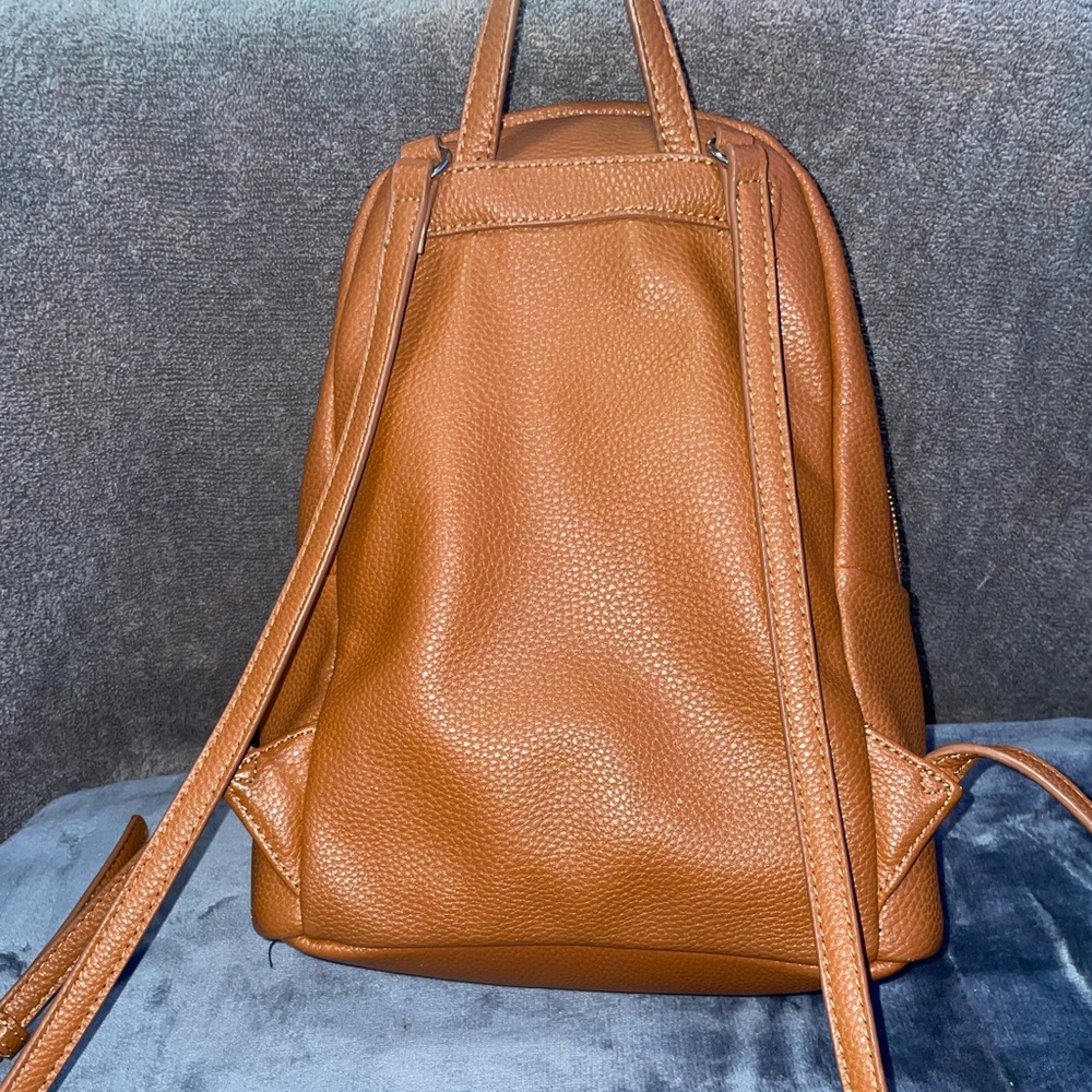 GUESS backpack - Picture 2 of 3